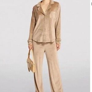 SKIMS velour button up matching pajama set 
Size medium